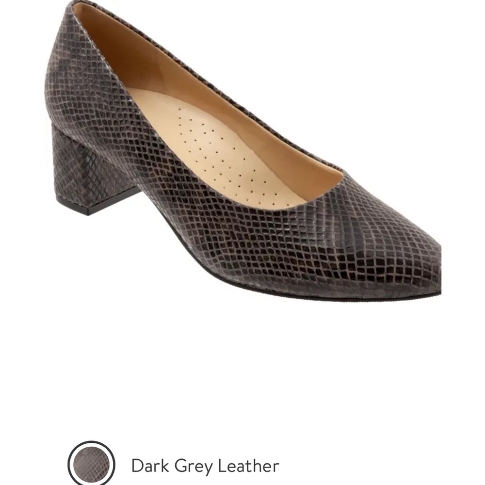 Trotters Kari Snake Embossed Pump, Dark Grey Leather, 8Wide, Like New, 2in heel